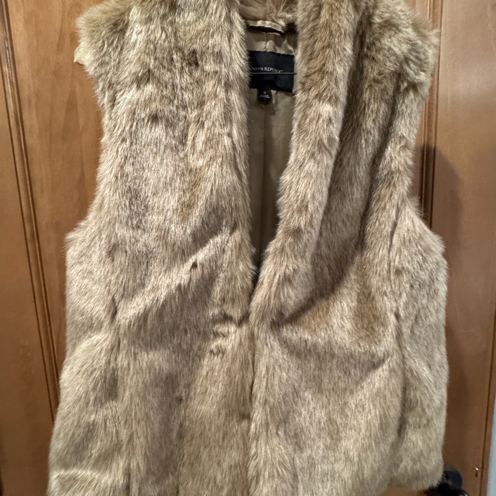 Banana Republic Faux Fur Vest in Small